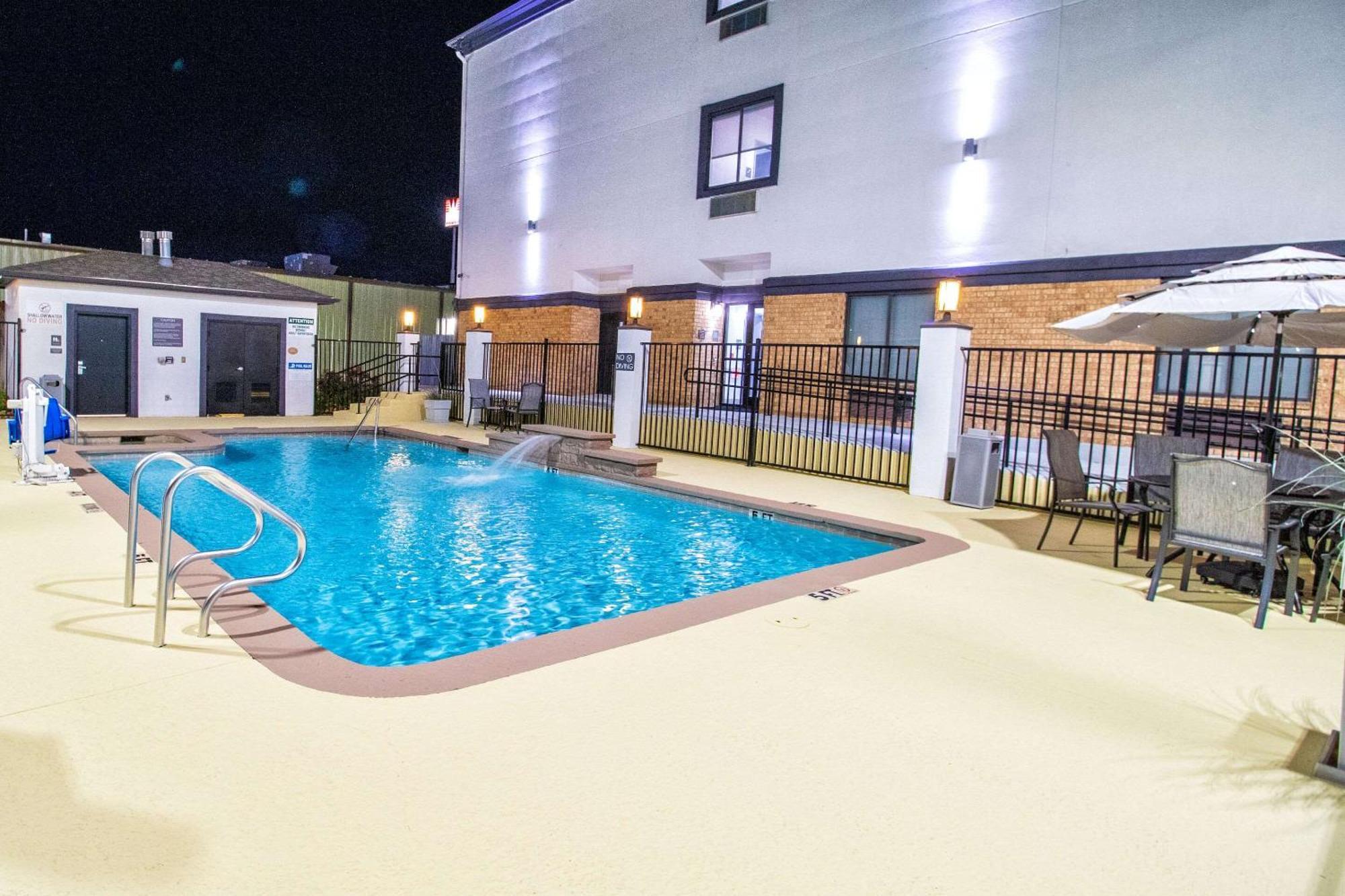 Best Western Plus Schulenburg Inn & Suites Екстер'єр фото