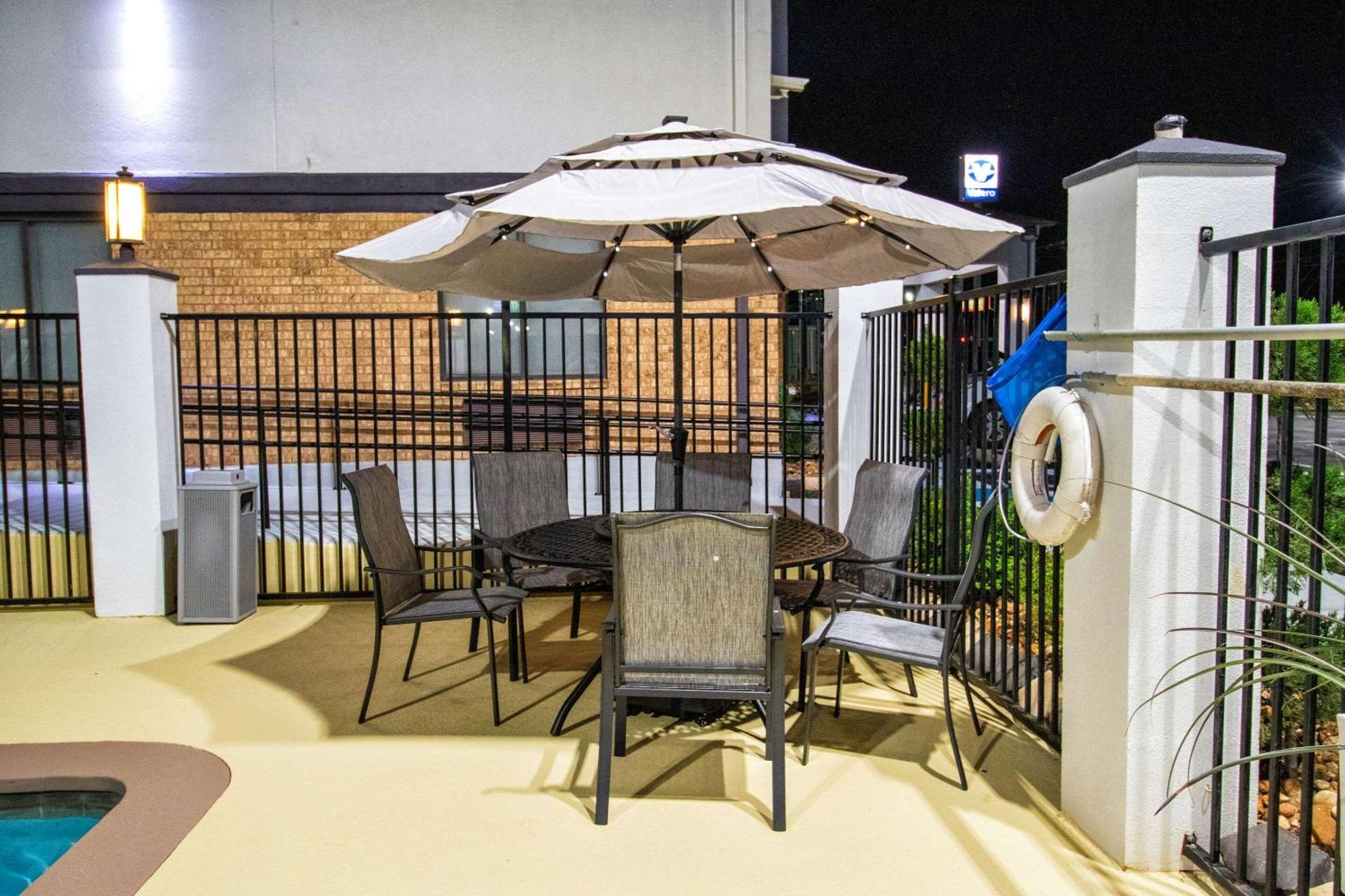 Best Western Plus Schulenburg Inn & Suites Екстер'єр фото